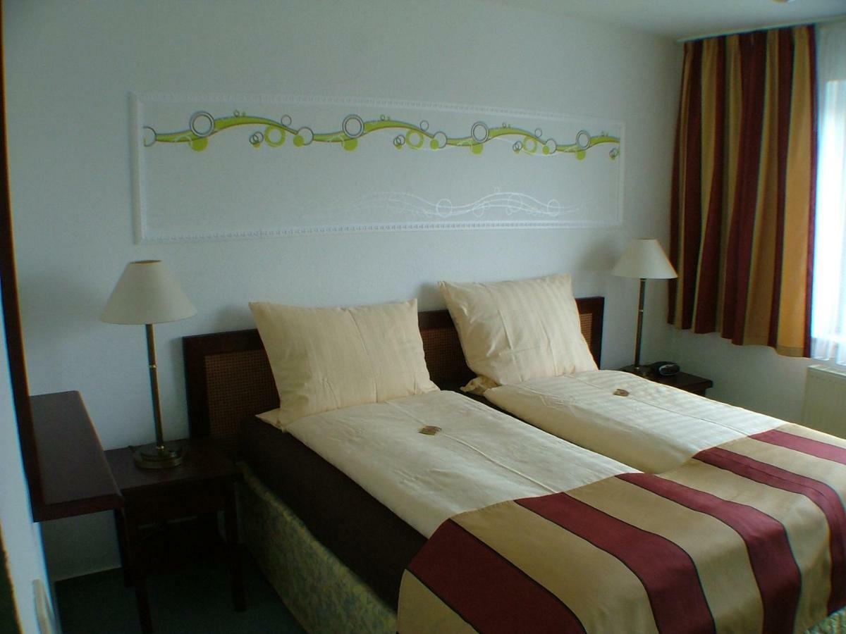 Hotel Garni Pension Zur Lutherstadt Лютерштадт-Айслебен Экстерьер фото