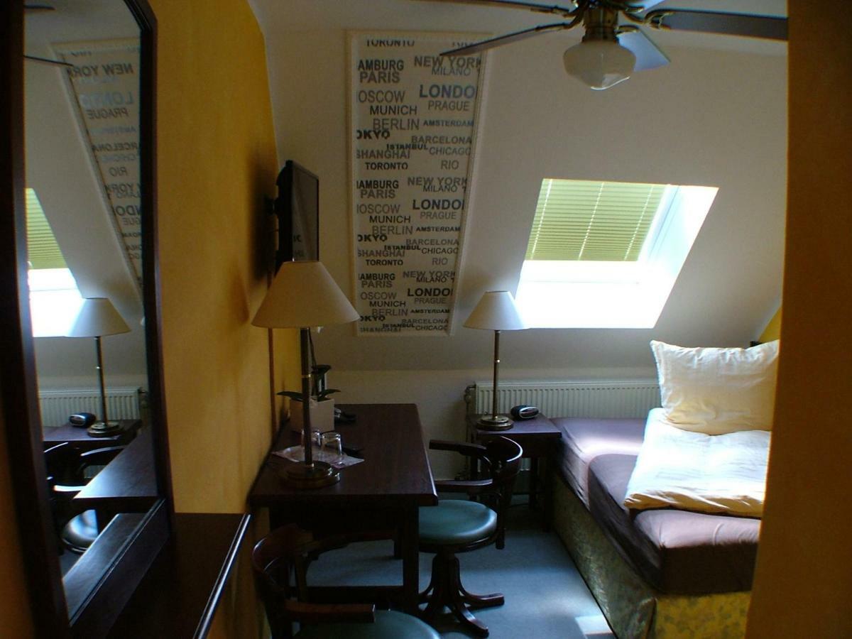 Hotel Garni Pension Zur Lutherstadt Лютерштадт-Айслебен Экстерьер фото