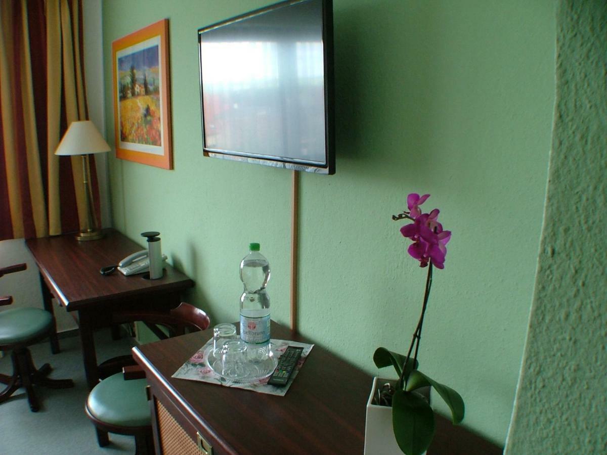 Hotel Garni Pension Zur Lutherstadt Лютерштадт-Айслебен Экстерьер фото