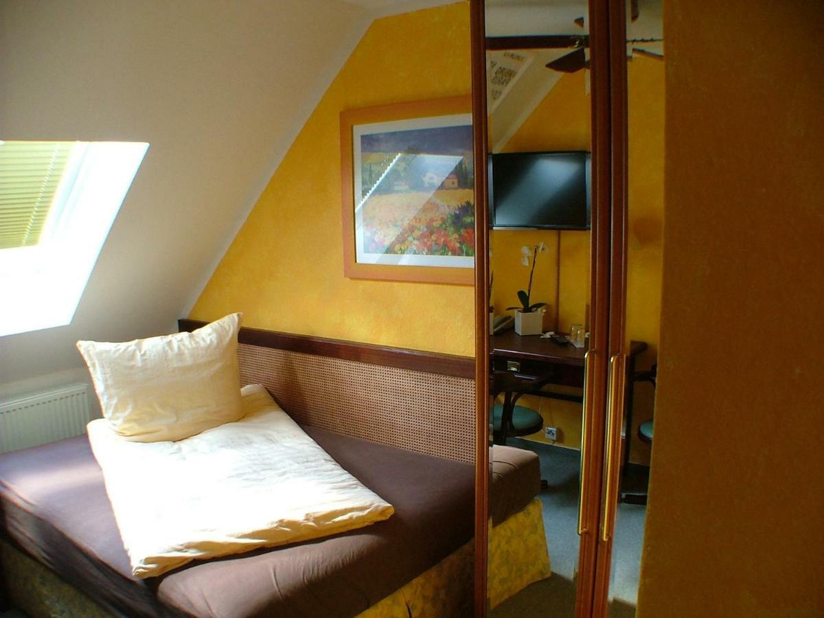 Hotel Garni Pension Zur Lutherstadt Лютерштадт-Айслебен Экстерьер фото