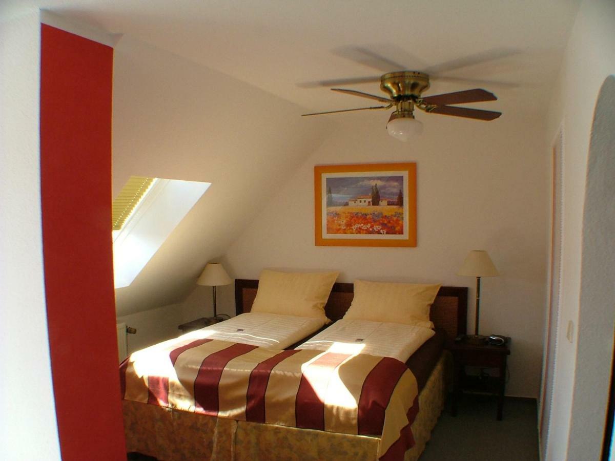 Hotel Garni Pension Zur Lutherstadt Лютерштадт-Айслебен Экстерьер фото