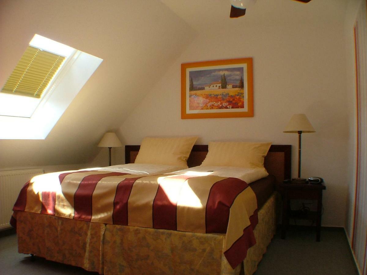 Hotel Garni Pension Zur Lutherstadt Лютерштадт-Айслебен Экстерьер фото